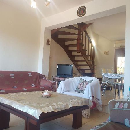 Μεζονετα Apartment Nea Roda Exterior foto