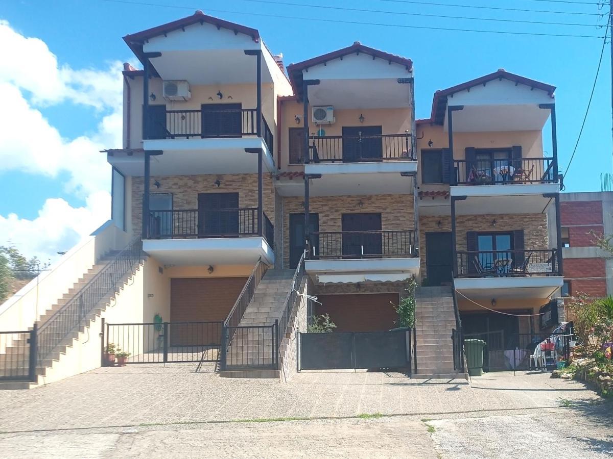 Μεζονετα Apartment Nea Roda Exterior foto