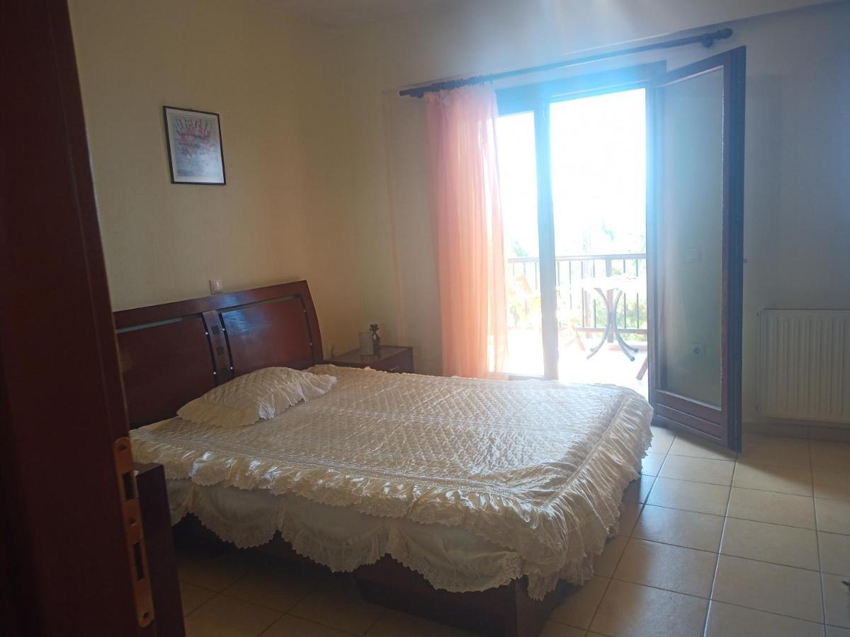 Μεζονετα Apartment Nea Roda Exterior foto