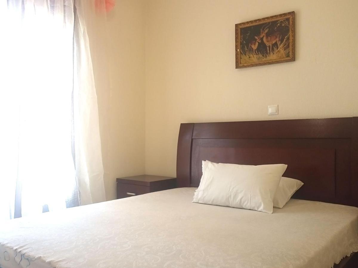 Μεζονετα Apartment Nea Roda Exterior foto